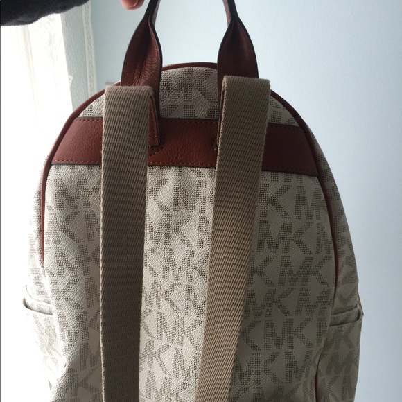 Michael Kors Signature backpack w dust bag & tags! - Picture 3 of 8